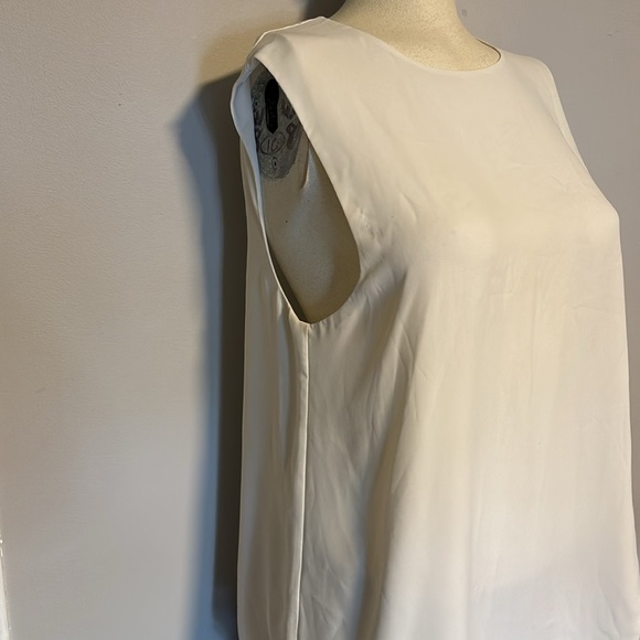 White Babaton Sleeveless Blouse. Medium. - Picture 2 of 6